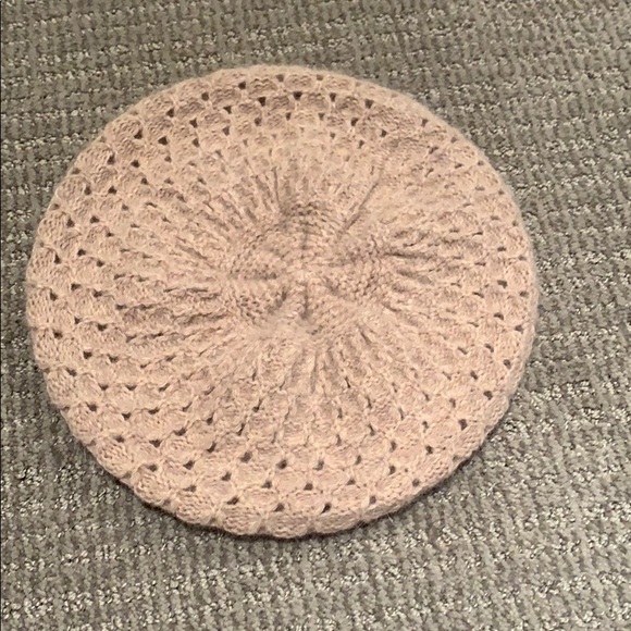 Aritzia Talula Beret - Picture 1 of 2